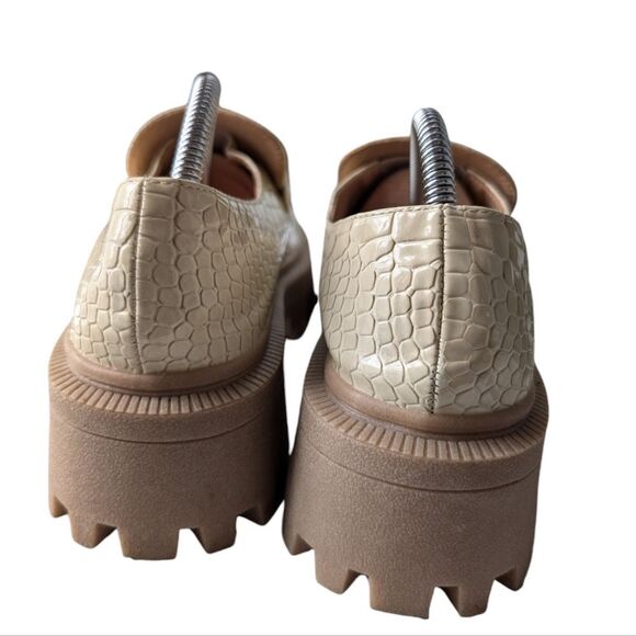 UO cream Lugged Croc Print Modern Chic Glam Hip Platform Loafer sz 8 - Picture 11 of 12